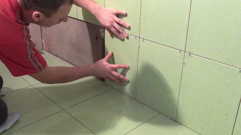 Укладка керамогранита – процесс, который можно осуществить своими руками Как произвести монтаж плитки на пол и на стену Удобно ли укладывать модели больших размеров