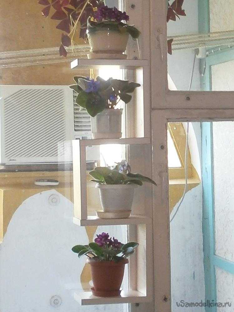Кованые напольные подставки для цветов (23 фото): достоинства и недостатки. выбираем стойки-цветочницы на пол для домашних растений