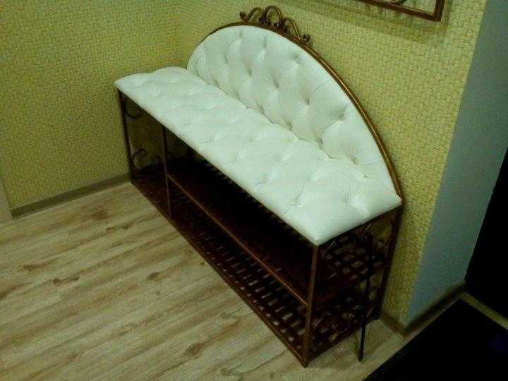 Маленький современный диван в прихожую