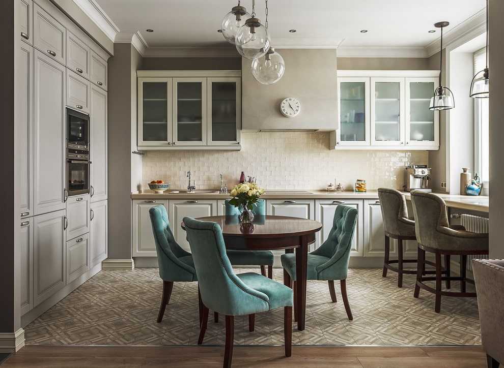 Освещение кухни-гостиной (11 фото): дизайн совмещенных комнат в светлых тонах с люстрами