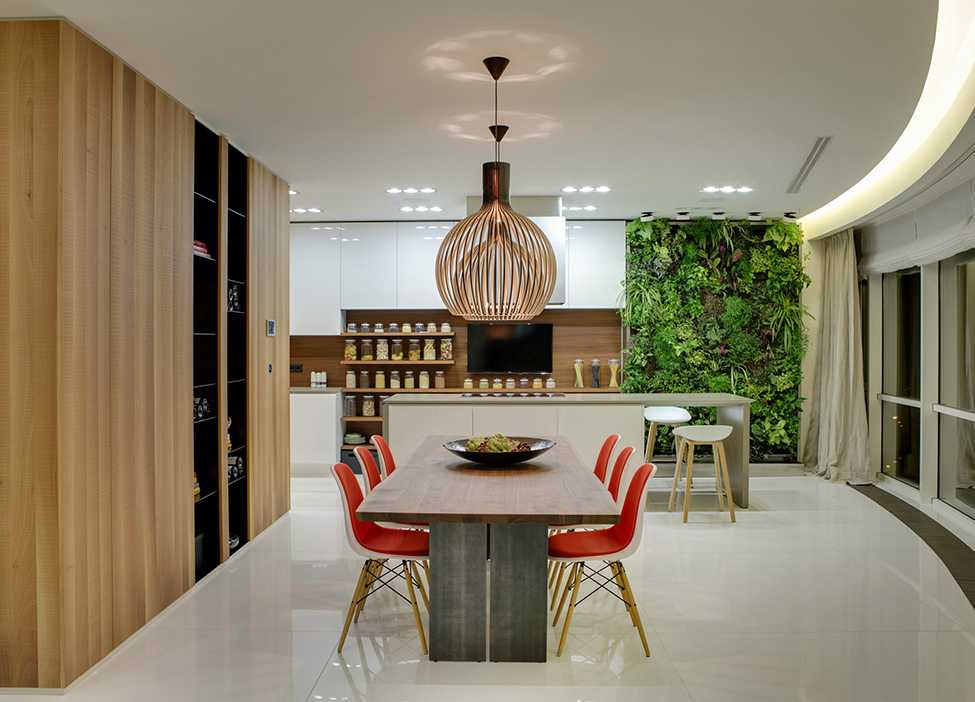 Кухни-гостиные с диваном (72 фото): дизайн помещений 13-14 и 16-20 квадратных метров, особенности планировки и зонирования