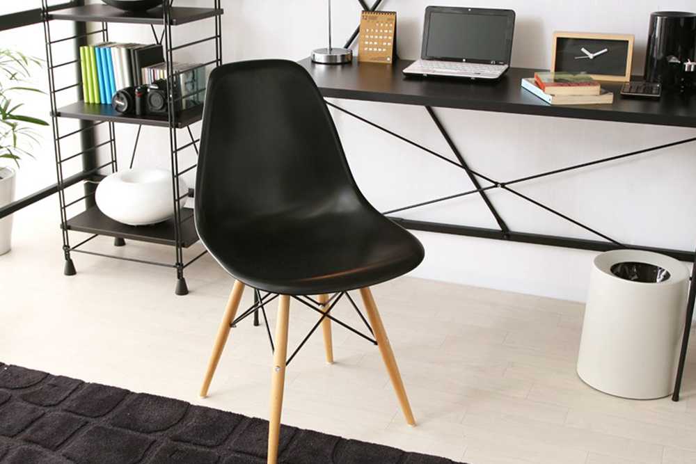 Дизайнерские стулья eames в интерьере на 32 фото