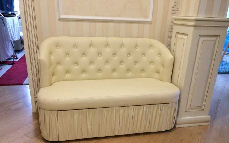 Диванчик в прихожую: диван в современном стиле с местом под обувь, узкий вариант