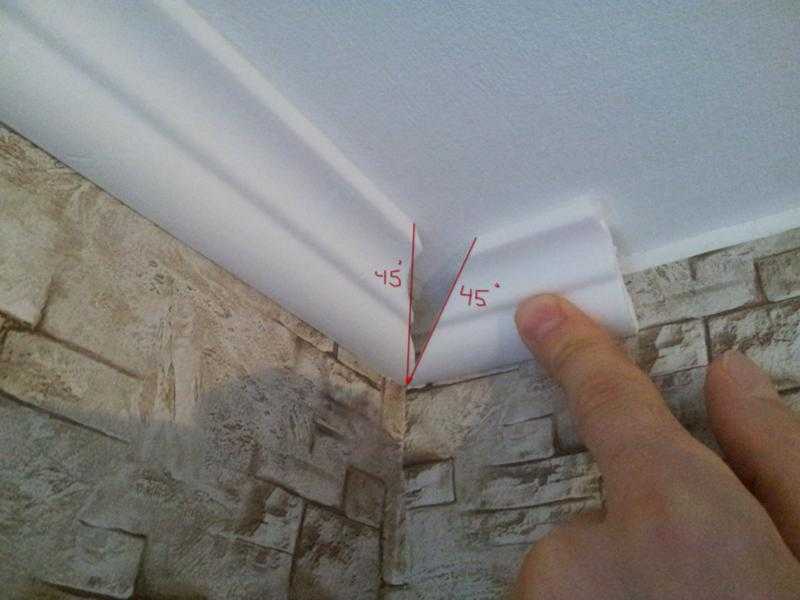 Как приклеить потолочный плинтус к натяжному потолку самостоятельно? - строй-шпаргалка