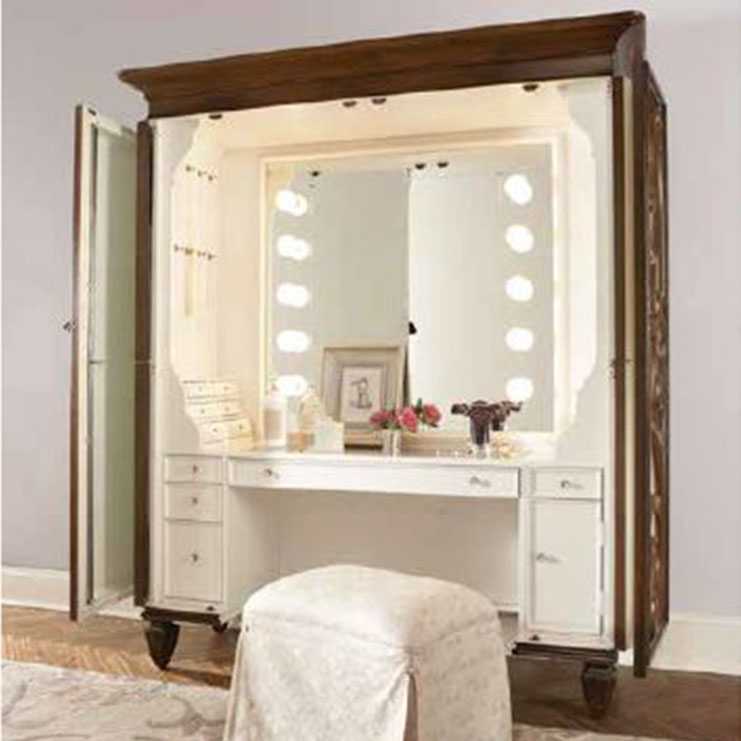 Овальное зеркало: большие поворотные модели с фацетом без рамы, варианты зеркал на ножках в спальню