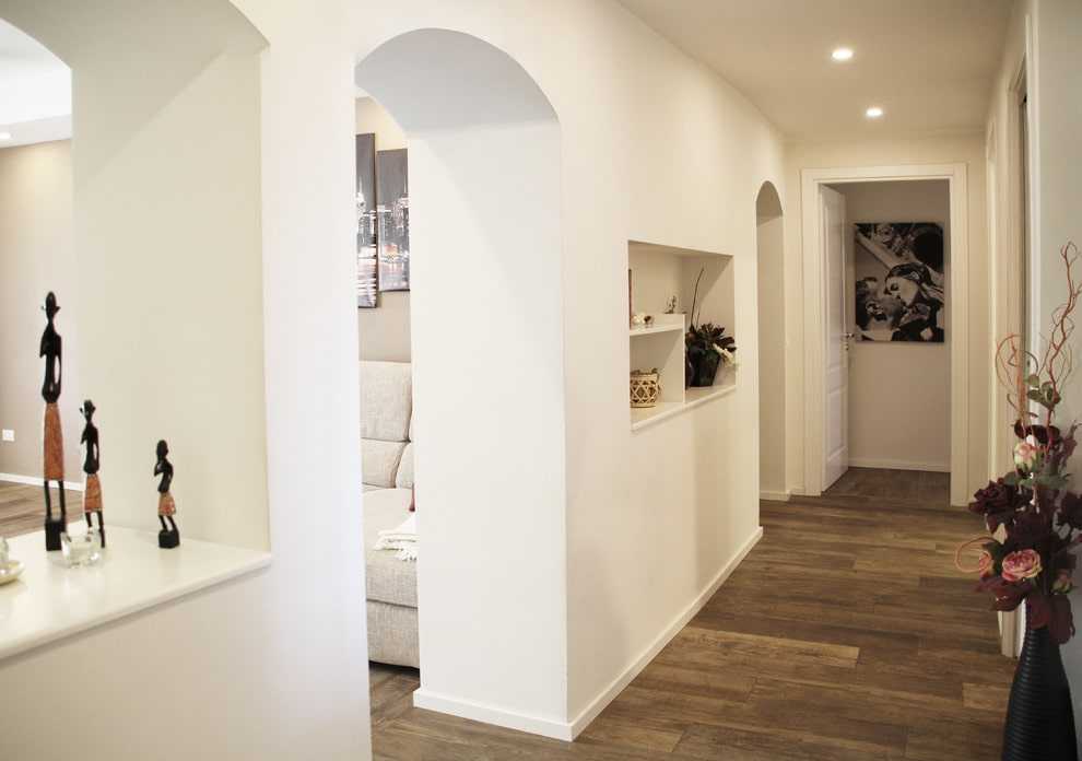 Дизайн квадратной прихожей (60 фото): как обустроить интерьер маленького коридора квадратной формы в квартире? оформление большой прихожей и выбор мебели