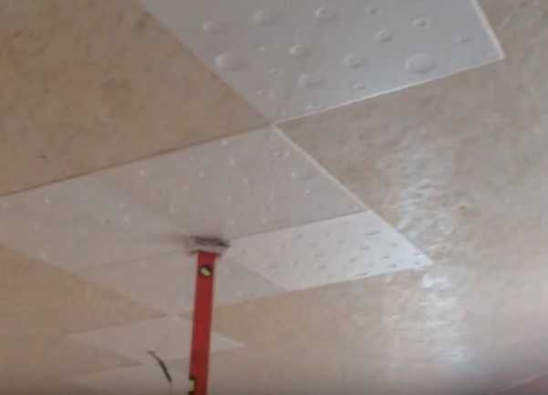 Виды пенопластовых плит для потолка, порядок монтажа