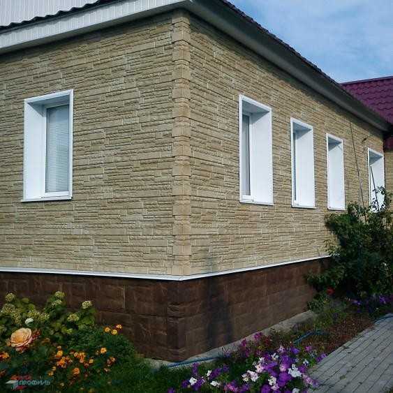 Наружная отделка дома из фасадных и цокольных панелей