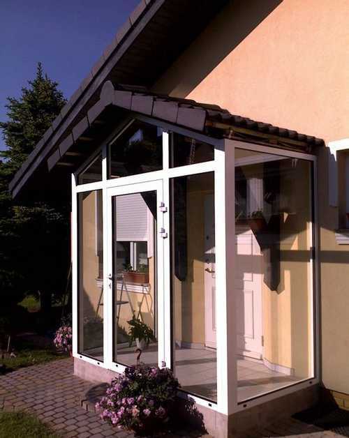 Дизайн входного тамбура в частном доме  (67 фото): проекты из стеклопакетов и поликарбоната, холодный каркасный вариант оформления коттеджа