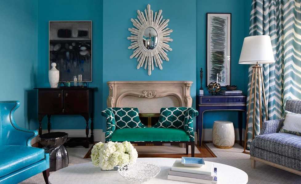 Бирюзовые обои (43 фото): сочетание голубого и коричневого цвета стен в гостиной, нежные оттенки бирюзы в интерьере зала