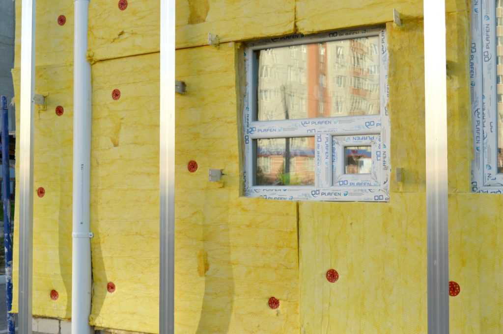 Утепление деревянного дома снаружи минватой под сайдинг - пошаговое руководство, бревенчатого дома, утеплитель для стен