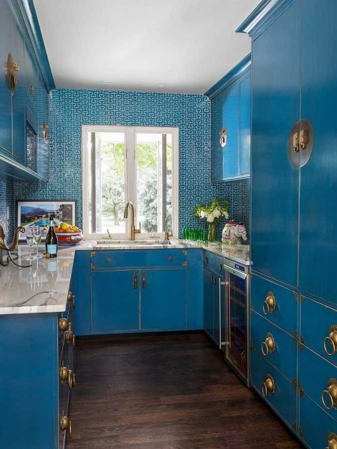 Синяя кухня (63 фото): кухонный гарнитур темно-синего цвета в интерьере, его сочетание с желтыми, серыми и другими тонами. варианты дизайна