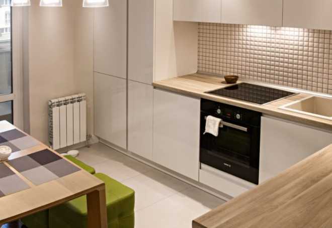 Дизайн кухни с белым гарнитуром: фото мебели в интерьере