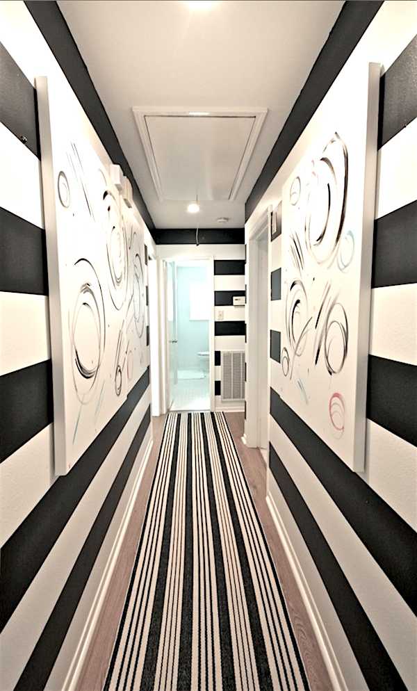 Тонкости дизайна узких коридоров: как зрительно увеличить пространство?