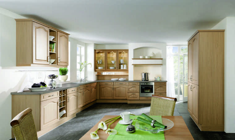 Г-образная планировка кухни: выбираем варианты расположения мебели правильно