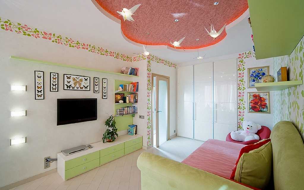 Какой потолок лучше сделать в детской комнате?