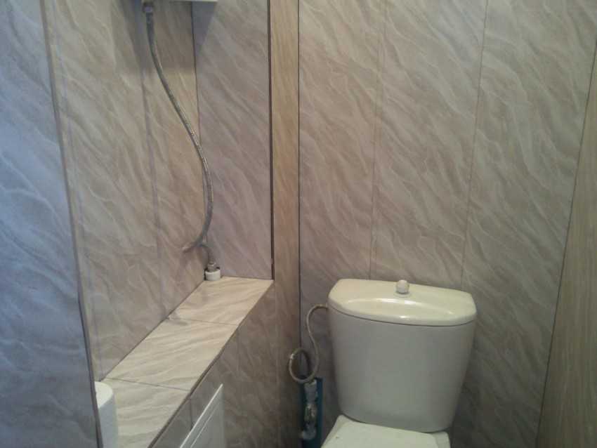 Отделка ванной комнаты пластиковыми панелями: способы отделки стен + устройство пвх-потолка
