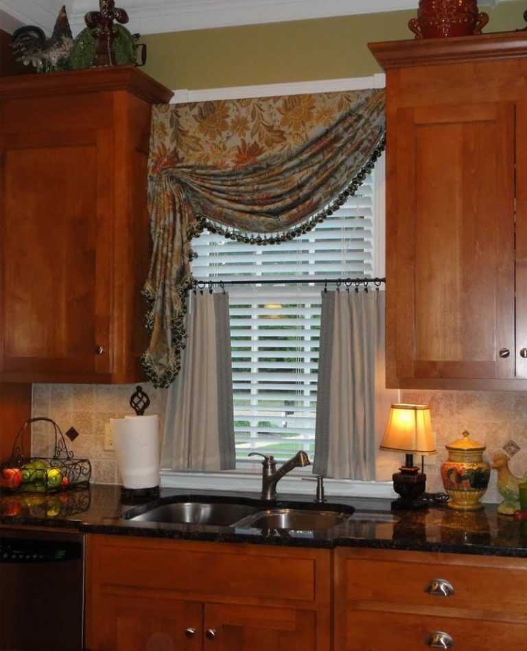 Короткие шторы для кухни: 80+ реальных фото