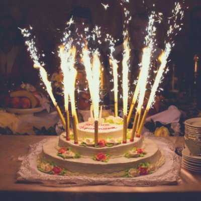 Как зажечь свечу фонтан для торта