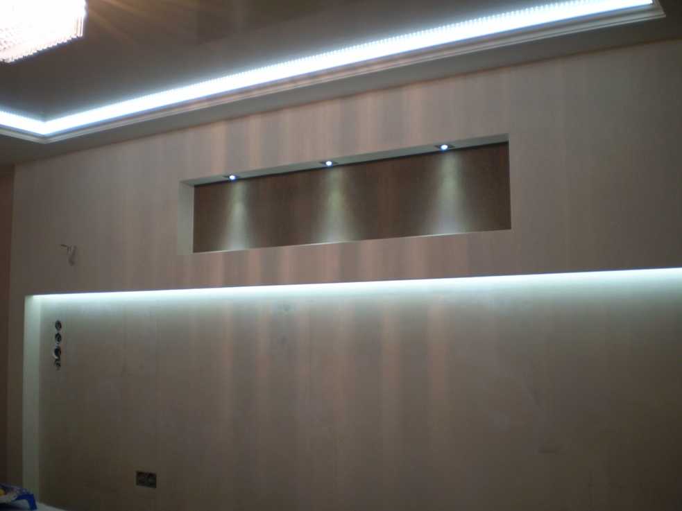 Ниши из гипсокартона (69 фото): как сделать своими руками в стене со светодиодной подсветкой для штор