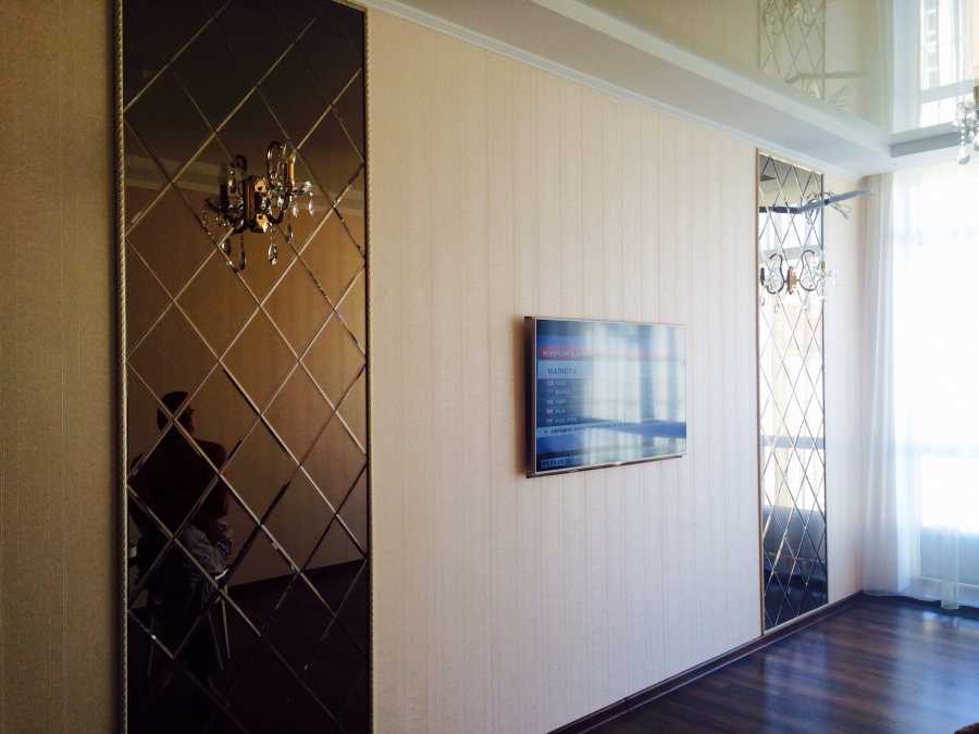 Зеркальная стена в интерьере квартиры. зеркальная стена: применение в интерьере, виды и особенности зеркальных материаловинформационный строительный сайт |