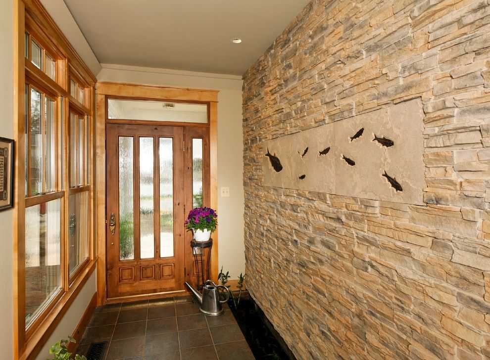 Декоративный камень в интерьере прихожей (62 фото): внутренняя отделка искусственным гибким и диким камнем в коридоре, варианты дизайна стен