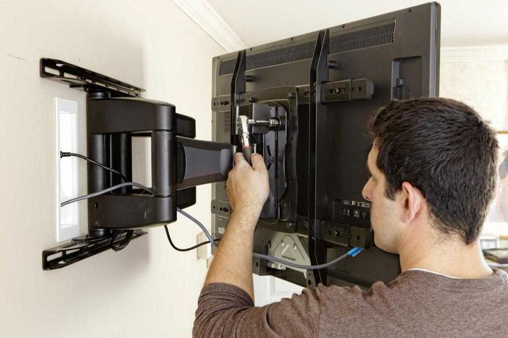 Как повесить телевизор на гипсокартонную стену надежно