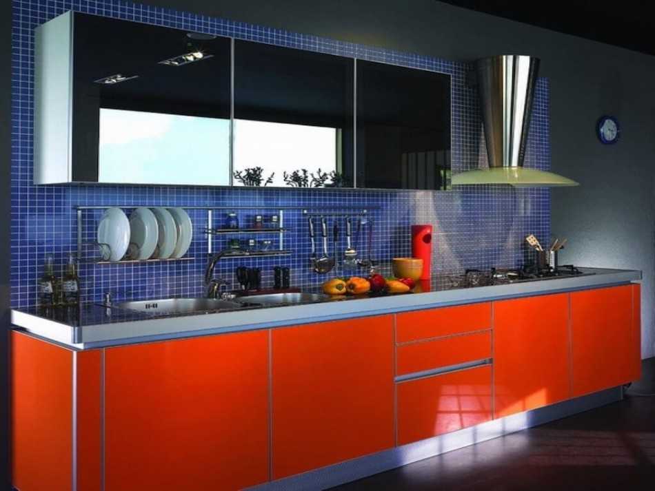 Двухцветные кухни (75 фото): сочетания двух разных цветов, кухни с темным верхом и светлым низом в дизайне интерьера, двухцветные кухонные гарнитуры с серым низом и бежевым верхом
