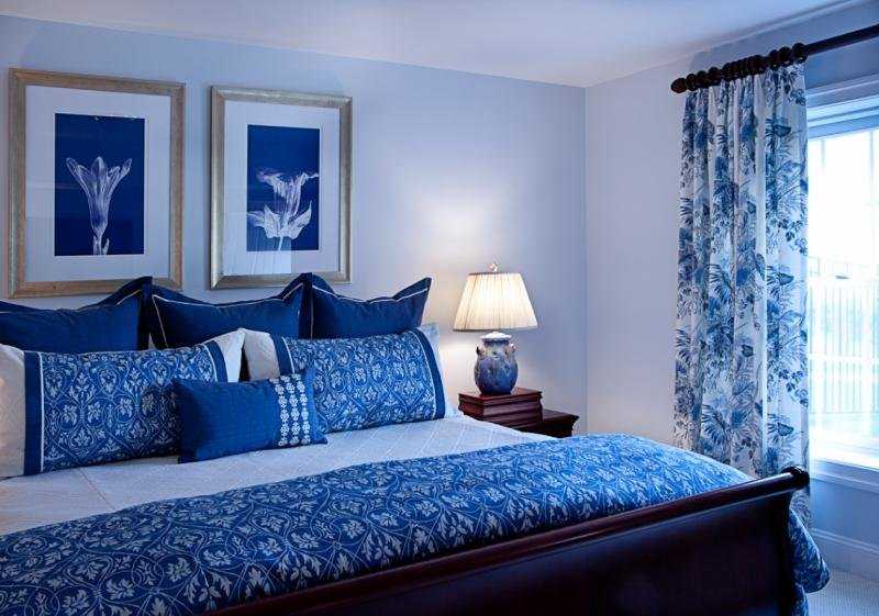 Серо-голубая спальня (40 фото): как оформить дизайн интерьера в холодных тонах