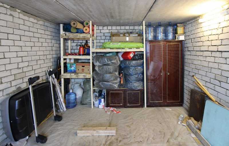 Двухэтажный гараж (53 фото): преимущества планировки частного двухуровневого помещения, особенности проекта двухъярусного жилого гаража, использование в строительстве профильной трубы
