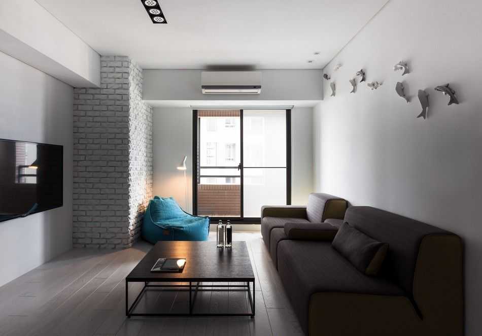 Гостиная комната 18 кв. м: дизайн в современном стиле, интерьер, реальные фото в хрущевке в двухкомнатной квартире, панельном доме, прямоугольной формы с балконом
