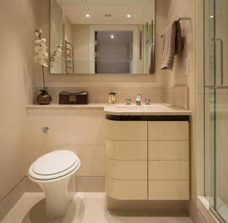 Фото дизайна маленькой ванной комнаты без туалета