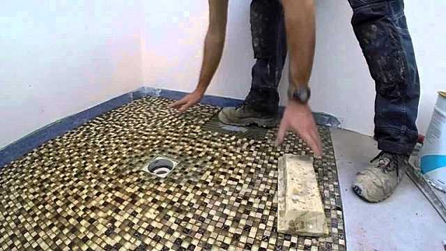 Мозаичная плитка для ванной (44 фото): отделка керамическим кафелем под мозаикой