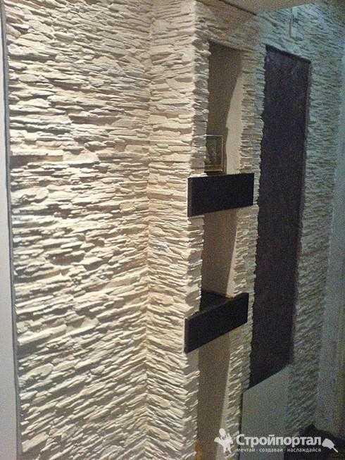 Гипсовый камень для внутренней отделки (31 фото): монтаж декоративного искусственного камня на стену в квартире