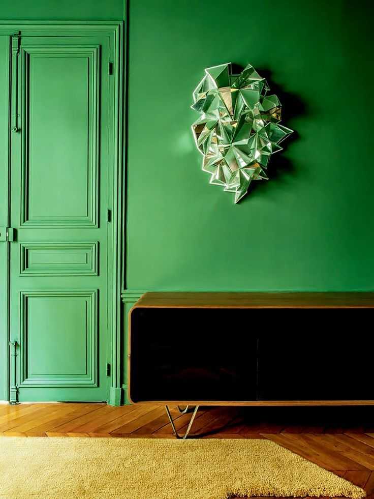 Зеленый диван в интерьере гостиной фото, интерьер с зеленым диваном, темно-зеленый диван, угловой