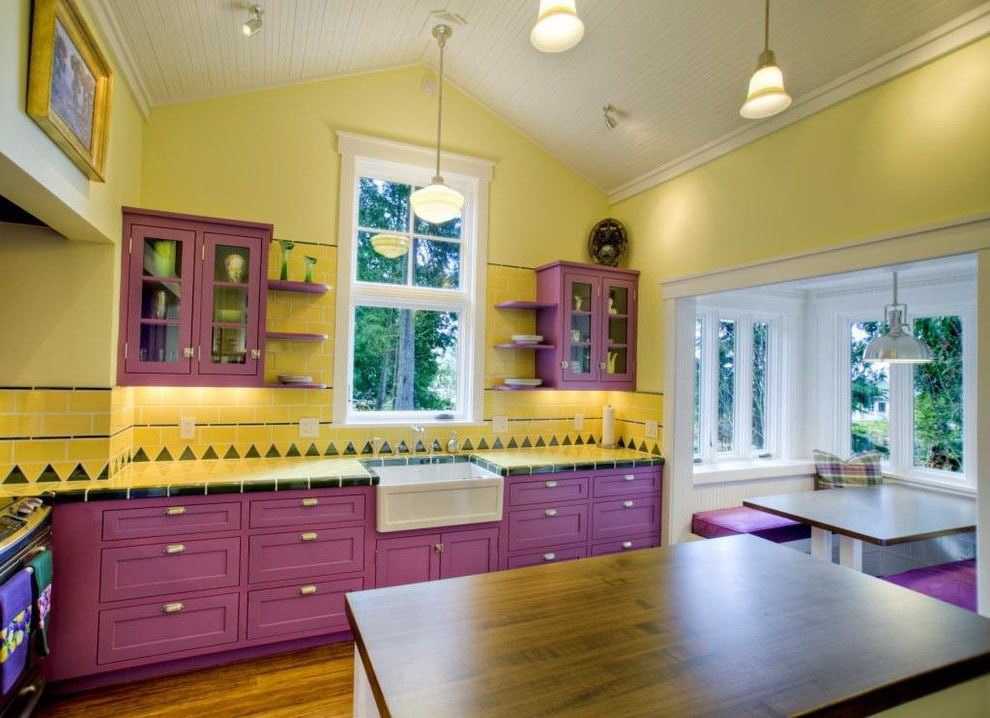 Фиолетовая кухня (82 фото): кухонные гарнитуры в бело-фиолетовых, желто-фиолетовых и других тонах в интерьере кухни
