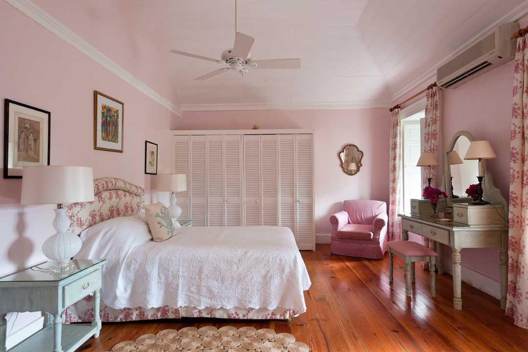 Розовые шторы в интерьере современной квартиры: фото с идеями