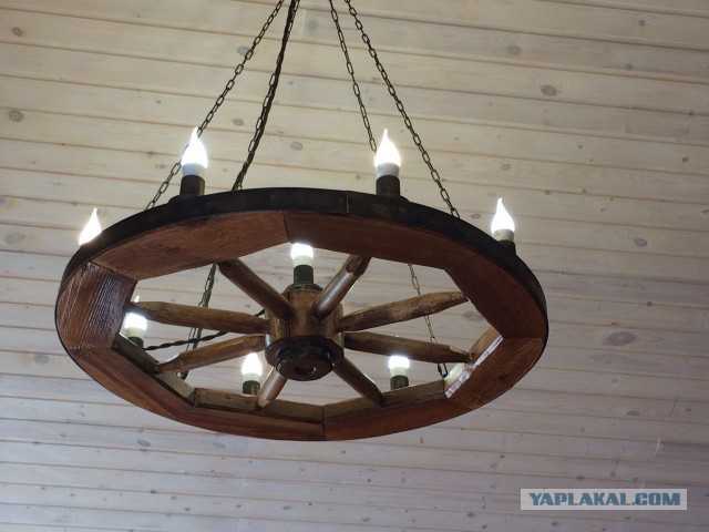 Оригинальные деревянные светильники и люстры: особенности изготовления