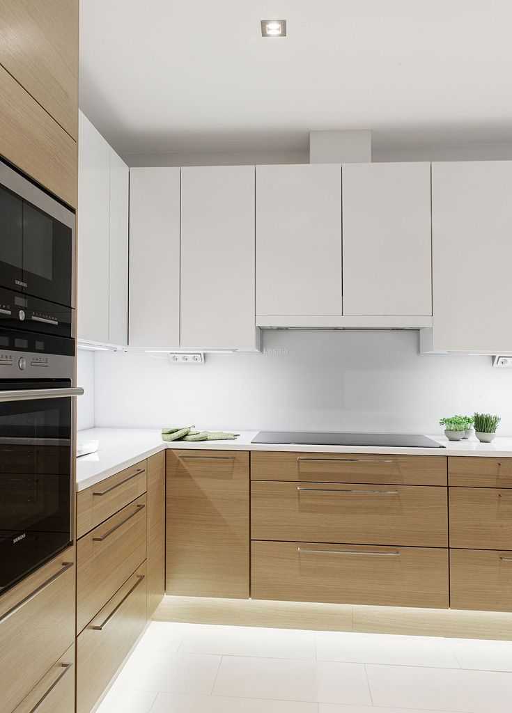 Белая кухня с деревом: варианты дизайна, советы по выбору, фото-идеи