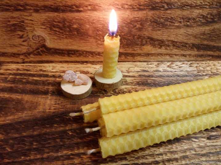 Восковые свечи: описание свечей из пчелиного и соевого воска. из чего еще их делают? размеры белых свечей из натурального воска. за сколько они прогорают?