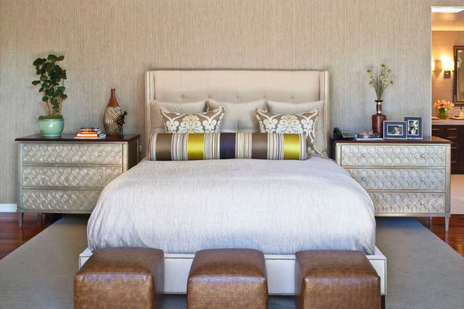 Современный спальный гарнитур подарит вам ощущение уюта и комфорт в собственной спальне. Что лучше выбрать – комплект мебели с угловым шкафом в классическом стиле или дизайн в стиле хай-тек Чем привлекает модерн