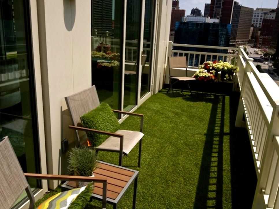 Искусственная трава на балконе и лоджии: газон своими руками