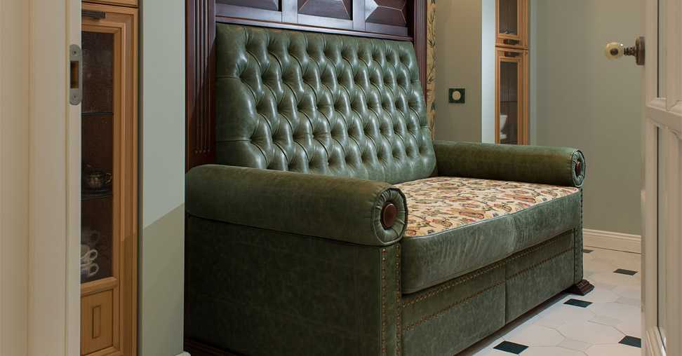 Сталинский диван: модели с высокой спинкой в стиле ампир, особенности конструкций, плюсы и минусы, примеры в интерьере