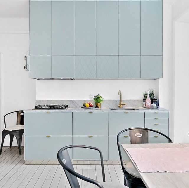 Идеи обоев для кухни (54 фото): для стен, интерьер с цветами, красивые для столовой, дизайн белой, кофейной, темной, видео