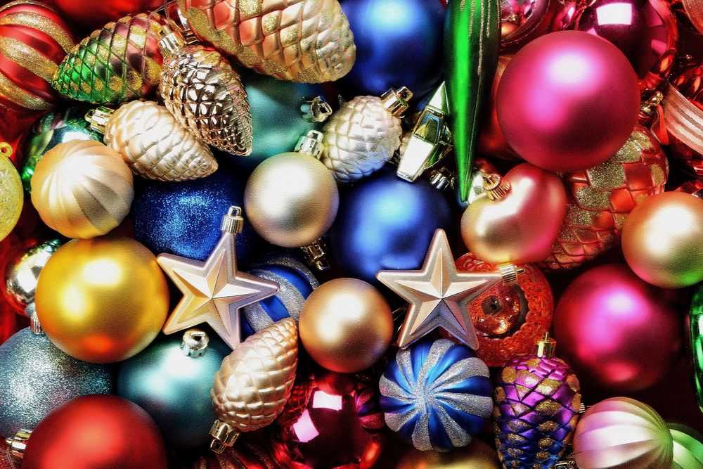 Новогодние шары (57 фото): роспись шаров для елки на новый год. как сделать светящиеся и другие украшения своими руками? красивые примеры новогодних игрушек