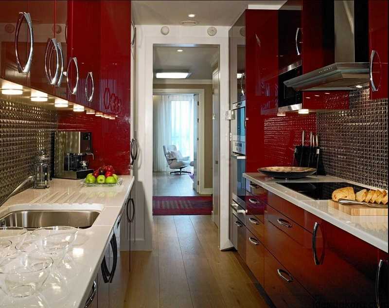 Какой по стилю бывает красно-черная кухня  Какой выбрать кухонный гарнитур в бело-черном цвете для интерьера с красными тонами  Самые интересные дизайнерские решения в красно-черных тонах на кухне.