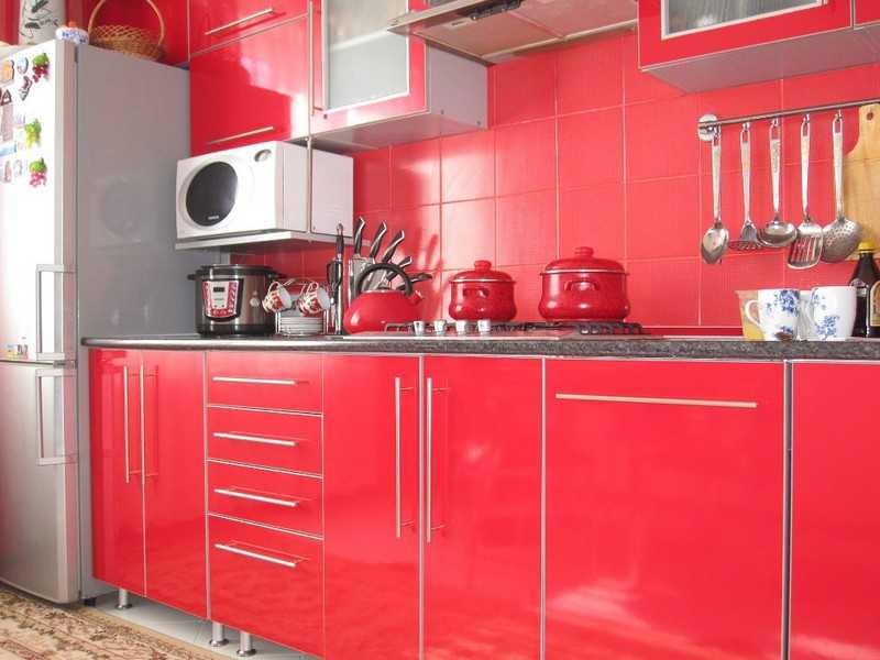 Красно белая кухня: 85 фото, сочетание цветов и дизайнерские рекомендации