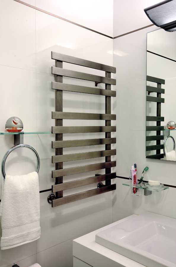 Полотенцесушители в интерьере ванной комнаты: совмещаем красоту и практичность