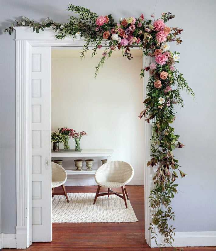Цветы и растения в интерьере квартиры (77 фото): роль искусственных орхидей в оформлении помещения