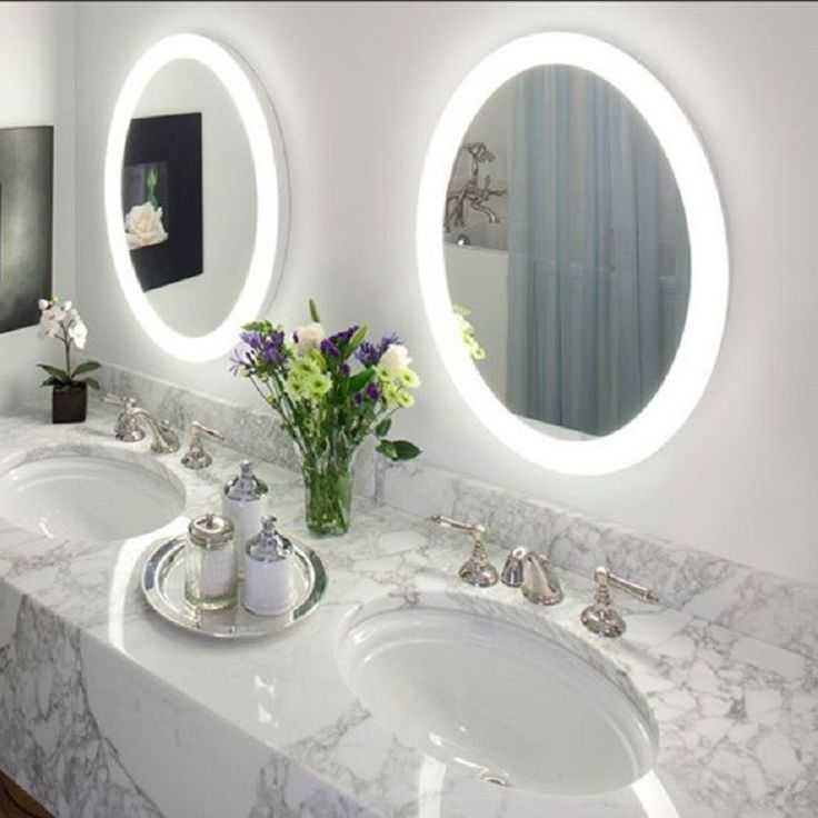 Большие зеркала (48 фото): элитные модели разных размеров со встроенными бра на стенах комнат в интерьере, полукруглые изделия для ванны